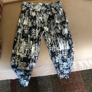 Black/white summer stretch pants